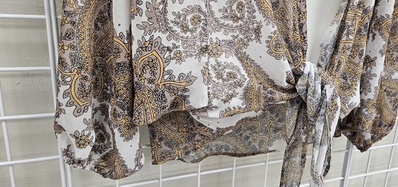 ANDTHEWHY Front Tie Knot Oversized Print Top - Picture 4 of 8